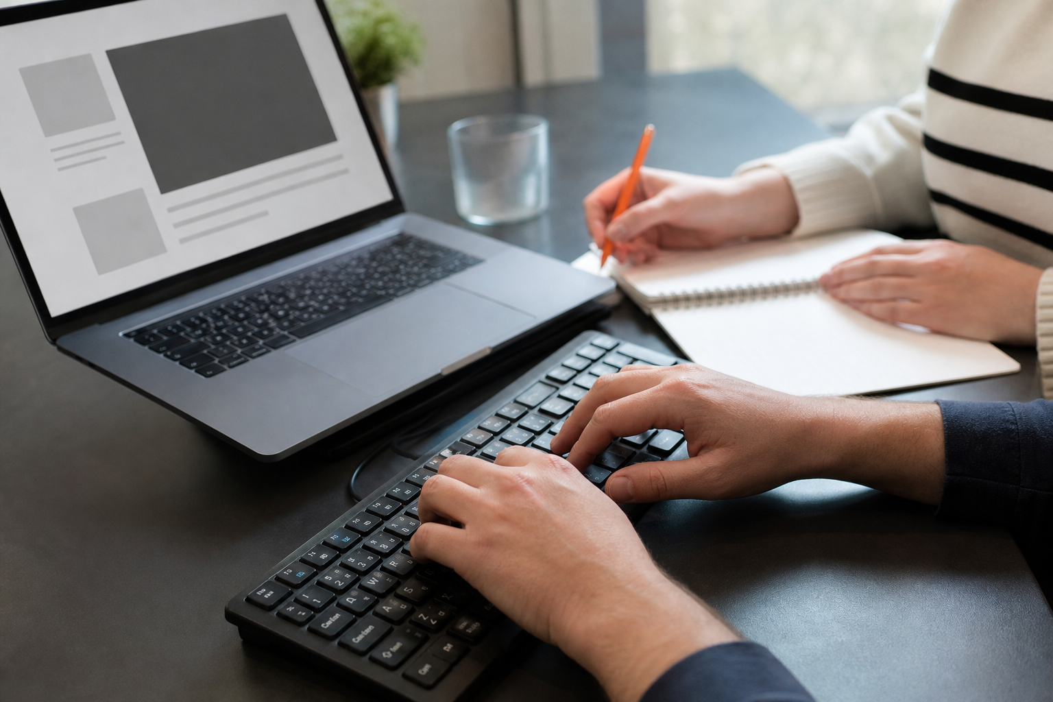 Abstracte redactionele compositie over een contentkalender die ruimte laat voor actualiteit